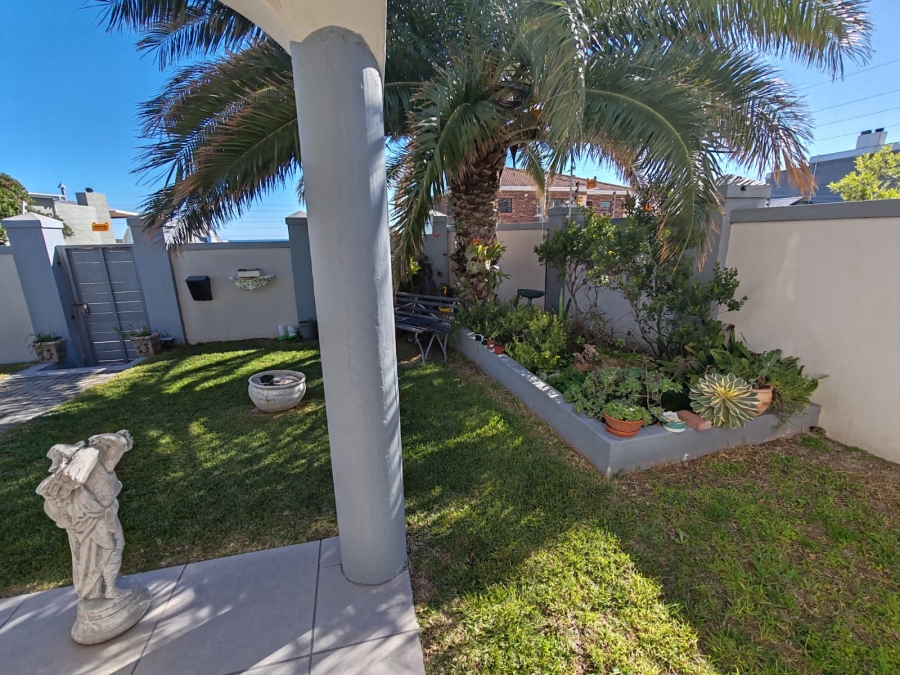 3 Bedroom Property for Sale in De Kelders Western Cape